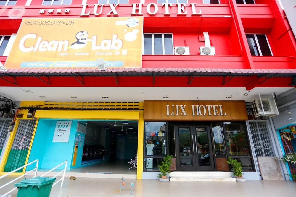 OYO 772 Lux Hotel - photo 1
