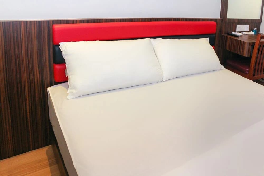Happy Hotel by OYO Rooms - main photo