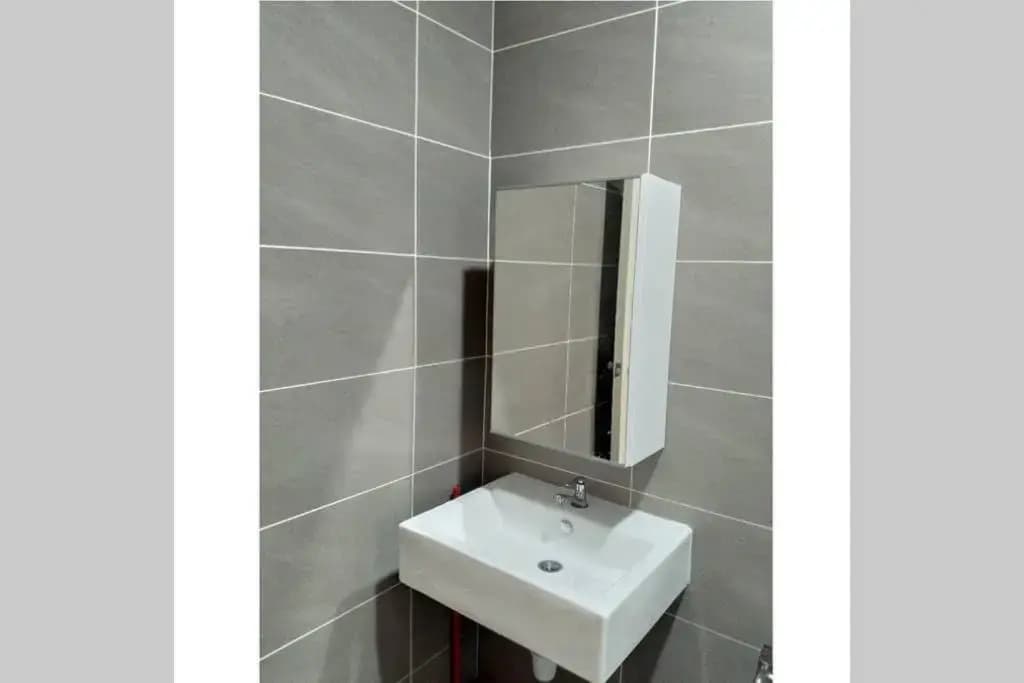 HB1614 ,Cyberjaya, Lake view, WiFi, Netflix, Free Parking, Gym, Swimming Pool, Basket Ball Court, Family play area - photo 6