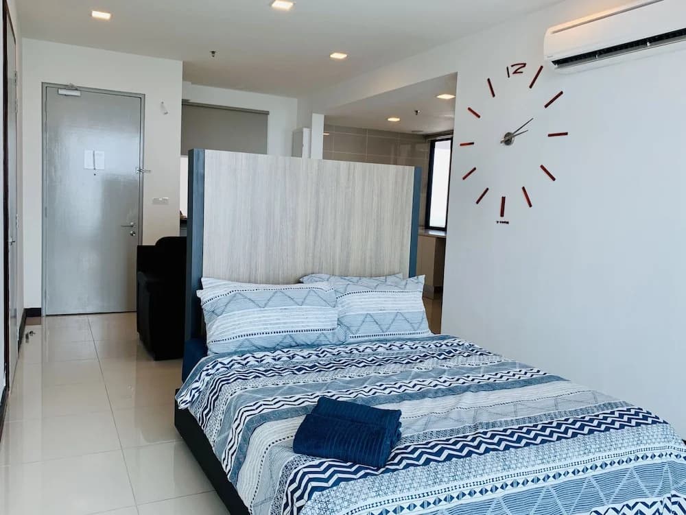 D'wharf Residence PD Waterfront Family Deluxe Suite by AirPlan - photo 3