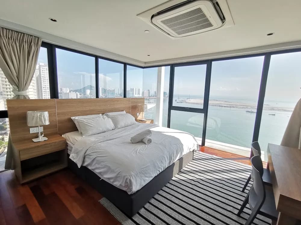 Family Suite Sunrise Gurney Penang - photo 4