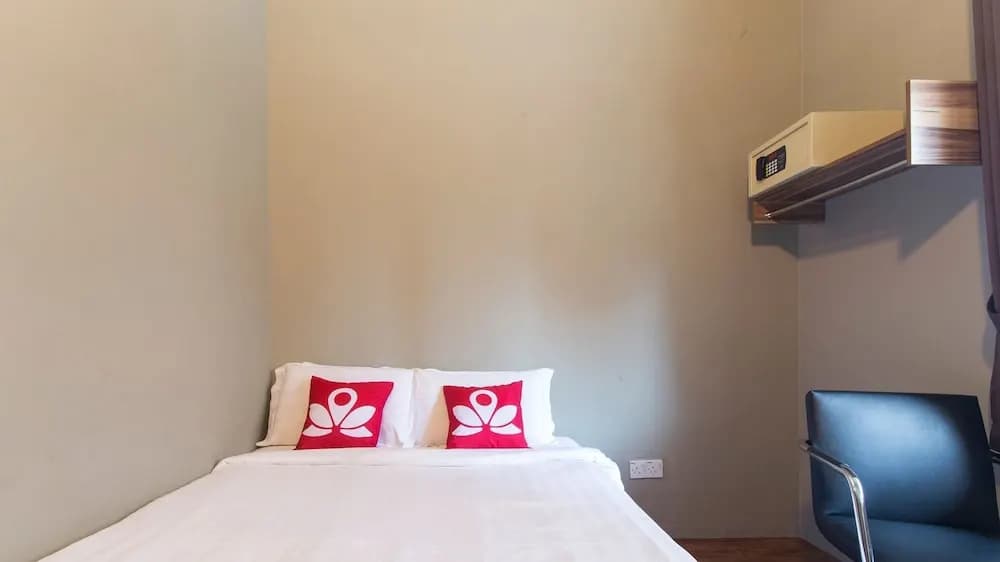 ZEN Rooms Basic Imbi - photo 1