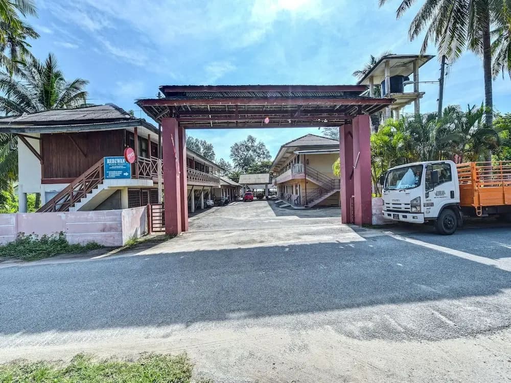 OYO 90278 Redzwan's Beach Resort - photo 15