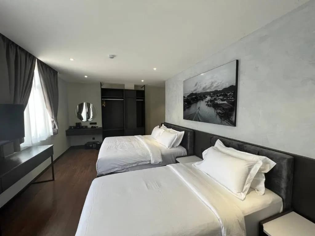 All In Hotel - photo 7