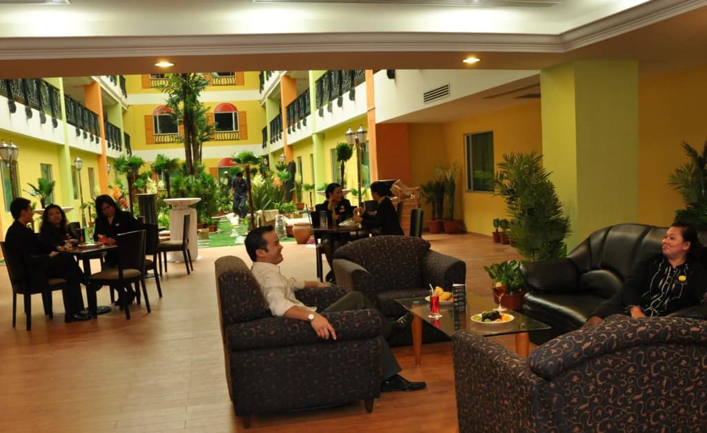 TD Plaza Hotel - photo 18