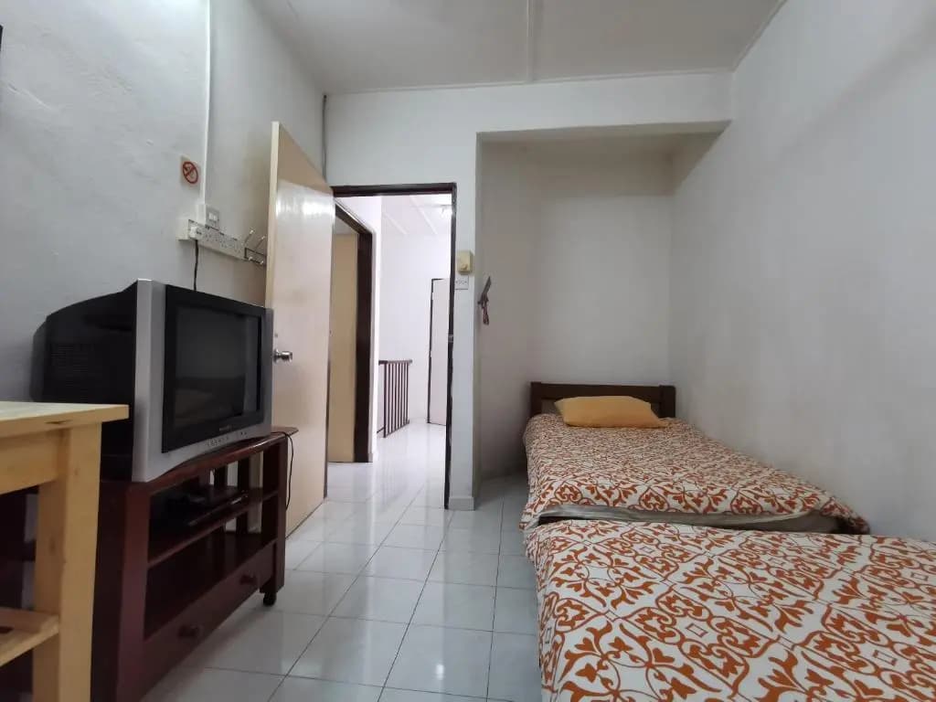 Cheerful 4-Bedrooms Residents Home - photo 4