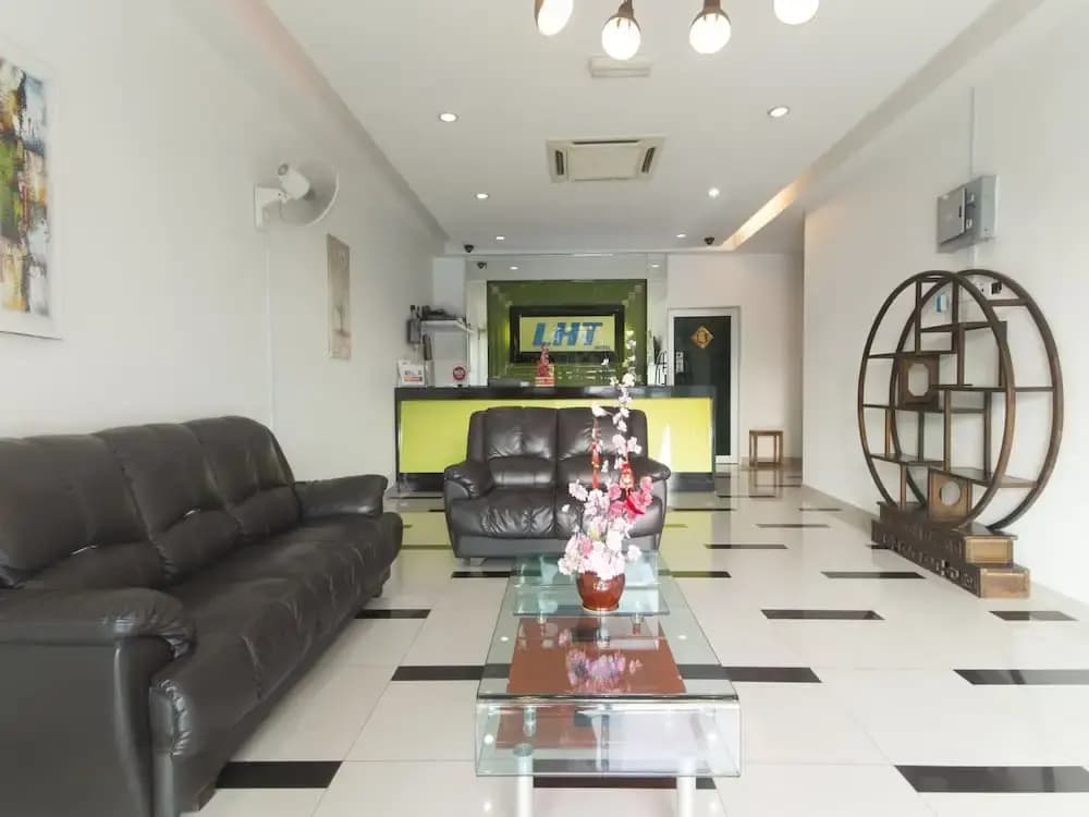 OYO 973 LHT Hotel - photo 2