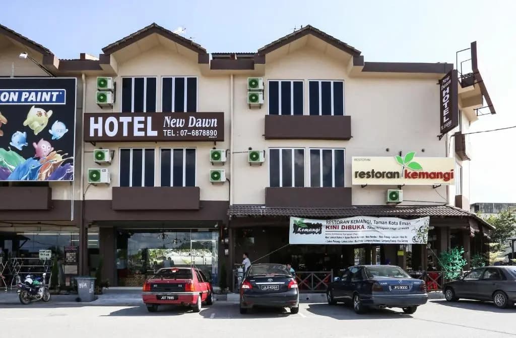 New Dawn Hotel - photo 1