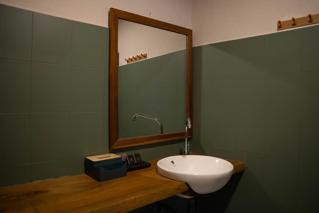 Room V @ Jalan Sultanah Near Bus Stop Batu Pahat - photo 8