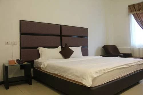 Kingston Executive Hotel - photo 2