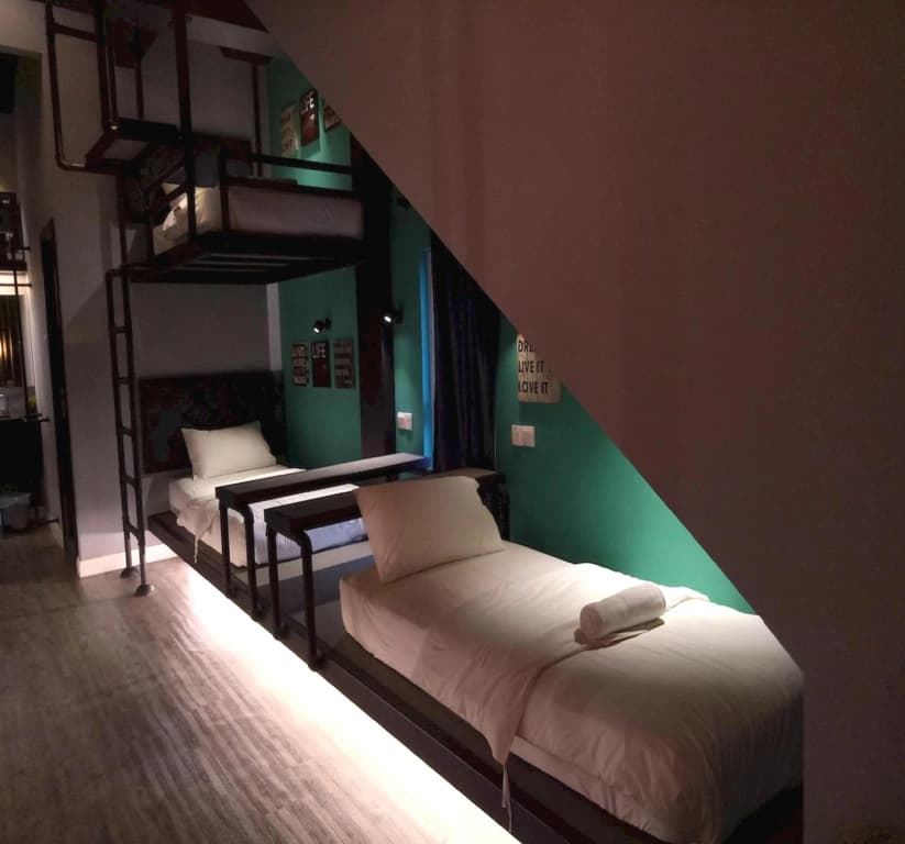 Tube Hotel Melaka - photo 12