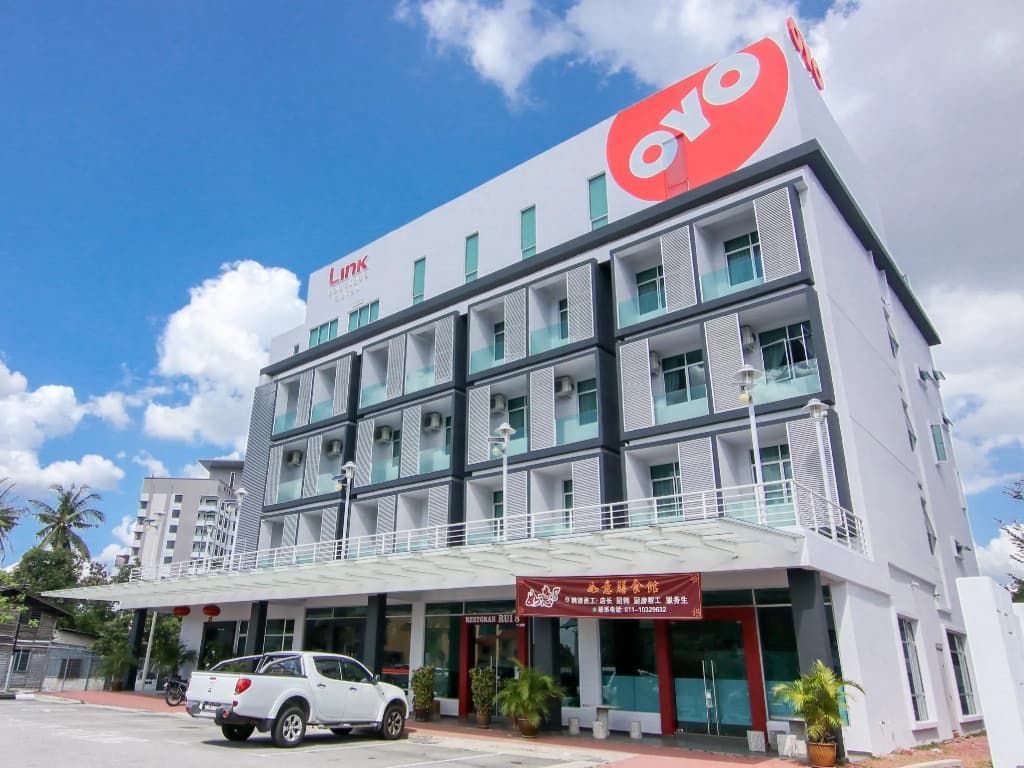 OYO 89848 Link Boutique Hotel - photo 1