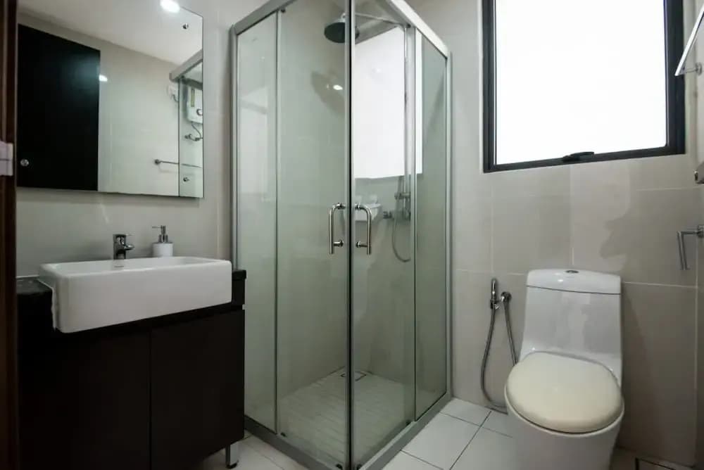 A Stylish 2BR Suite, Water Views, Free Parking - photo 7
