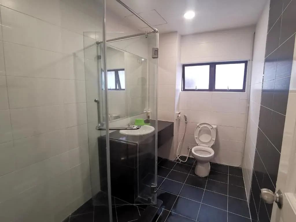 Marina Residence Suites @ Marina Court Resort Condominium - photo 5
