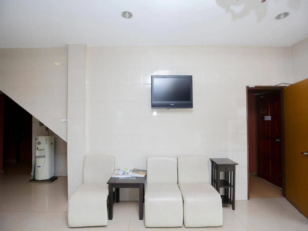 OYO Rooms Jalan Danga Sutera - photo 11