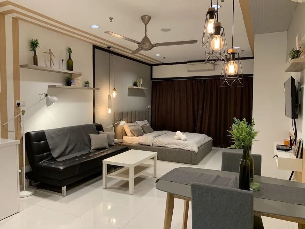 Mercu Summer Suites Freluxe Homestay - photo 7