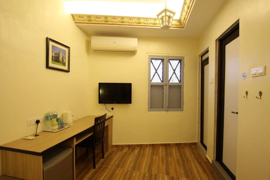 Shamrock Guest House II - photo 11