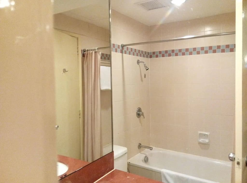 Mandarin Court Hotel - photo 8