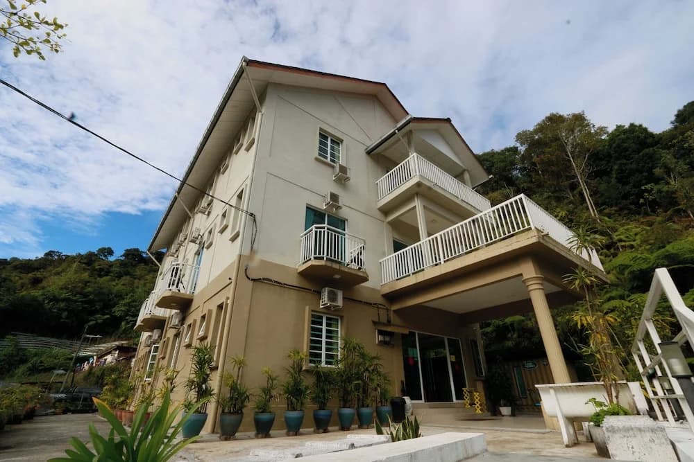 Golden Lodge - photo 1