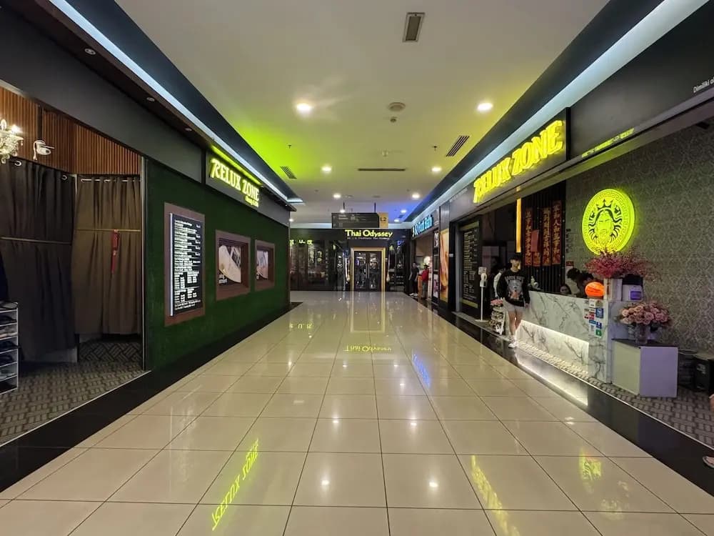 JB City Shopping Mall Apartment - photo 2