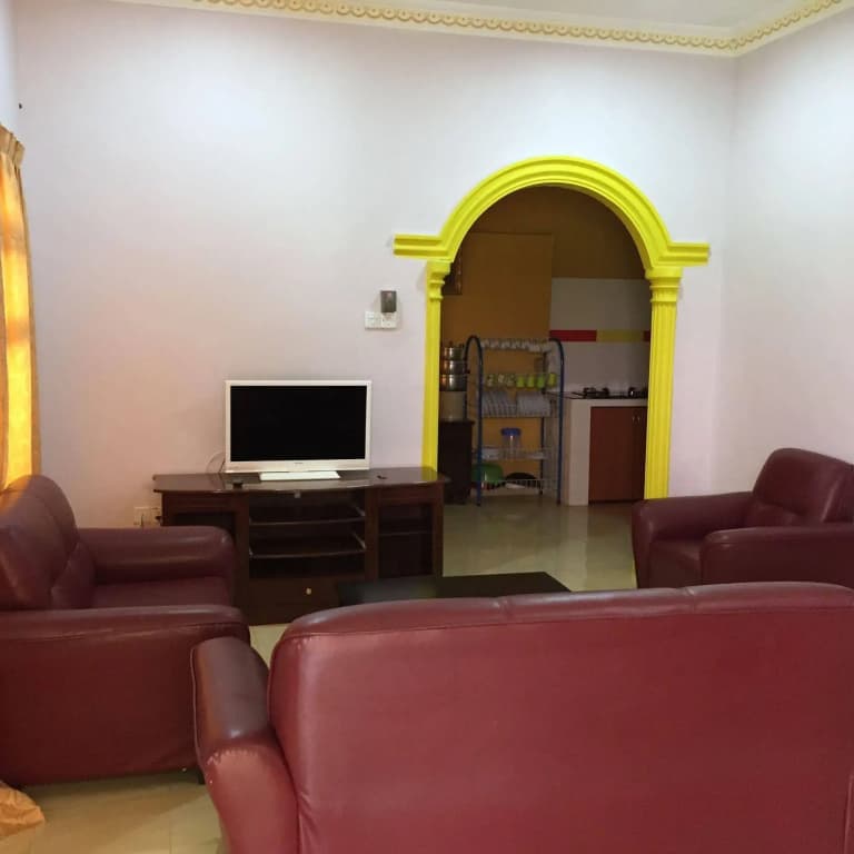 Malinja Homestay - photo 2