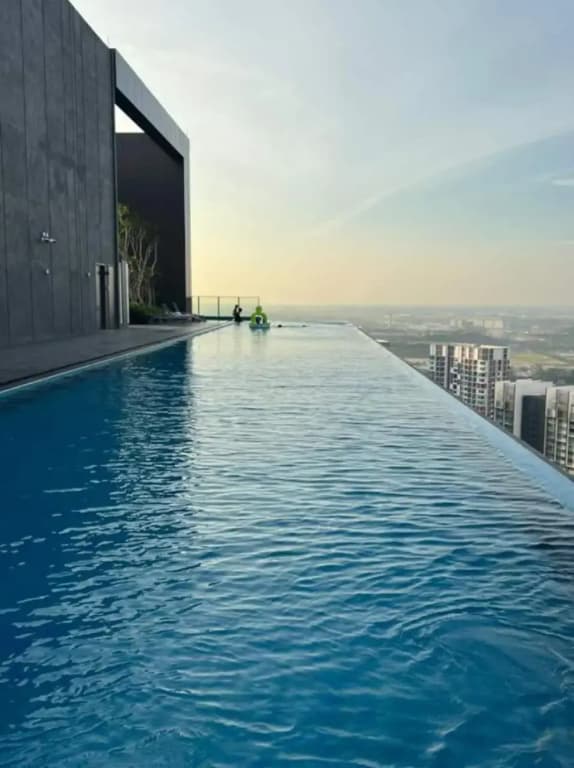 Sky pool 4 star hotel grade stay in i-City - photo 8