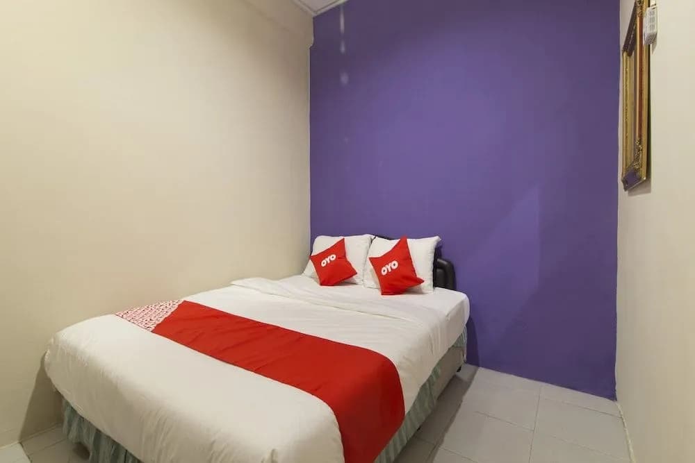 Spot On 89861 Man Hotel - main photo
