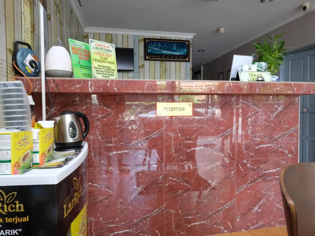OYO 1031 Aj Suite Hotel - photo 2