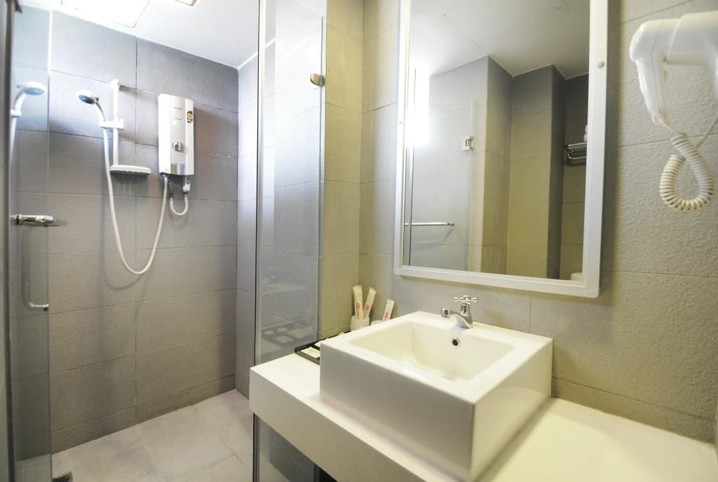 Celyn City Hotel - photo 8