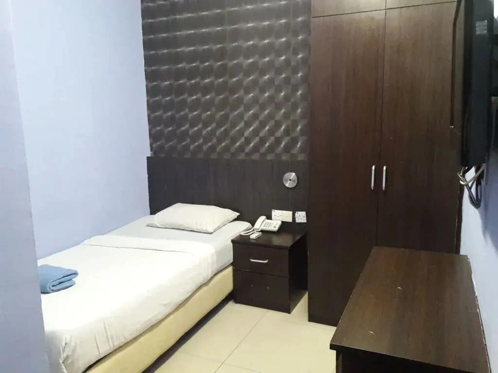 OYO 216 La Viva Hotel - photo 8