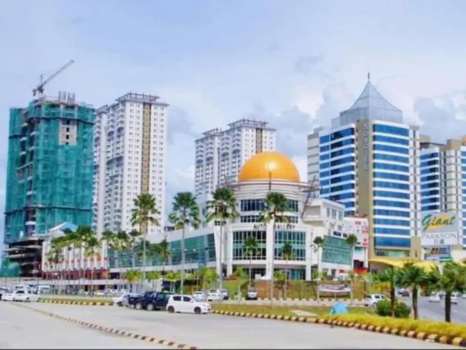 One Borneo Condominium 3bedroom with pool - photo 7