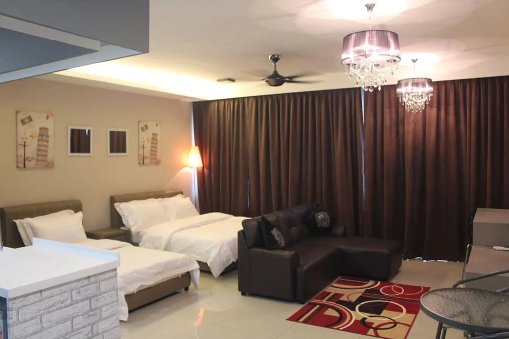 De Houz - Trefoil Setia Alam Home Stay - photo 4