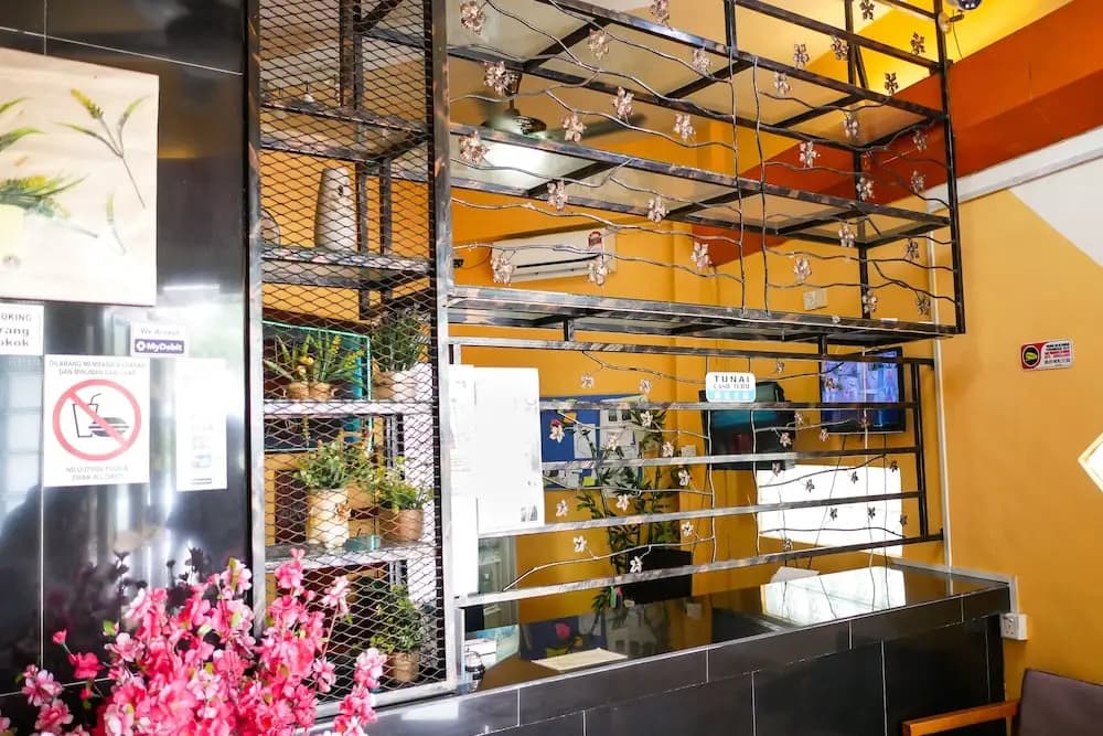 Hotel O Night Queen salak Tinggi - photo 11