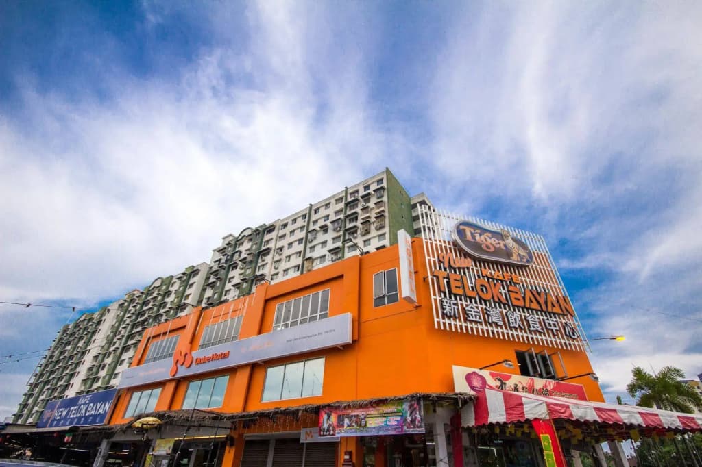 M Qube Hotel - photo 1