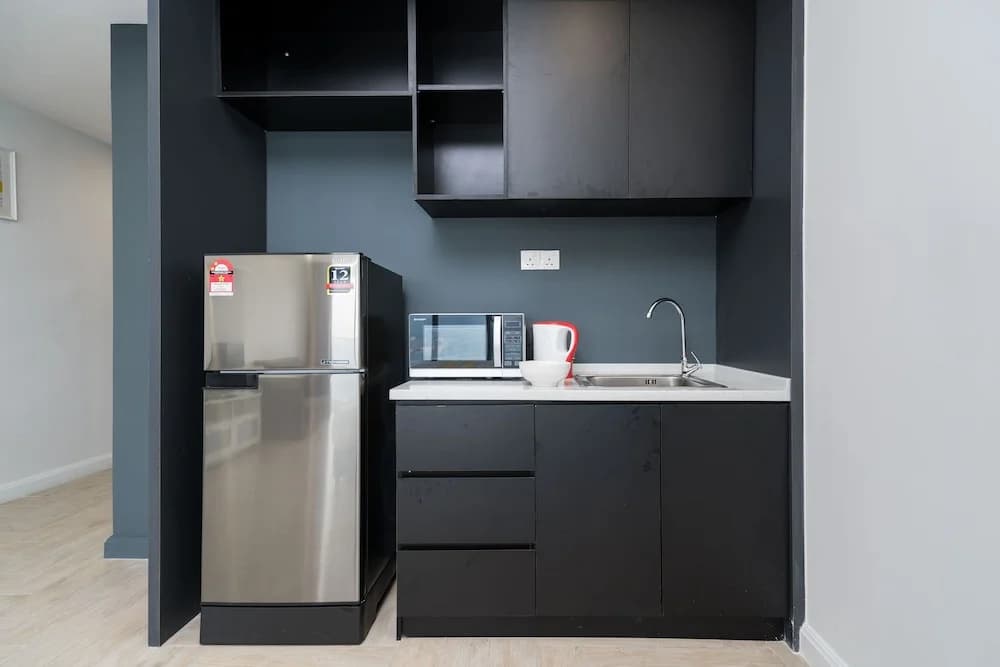 OYO Home 44050 Essential Studio Empire Marriot - photo 20