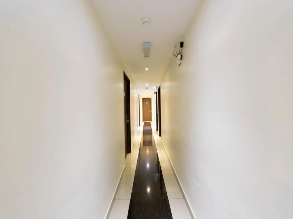 Swiss Cottage Hotel - photo 10