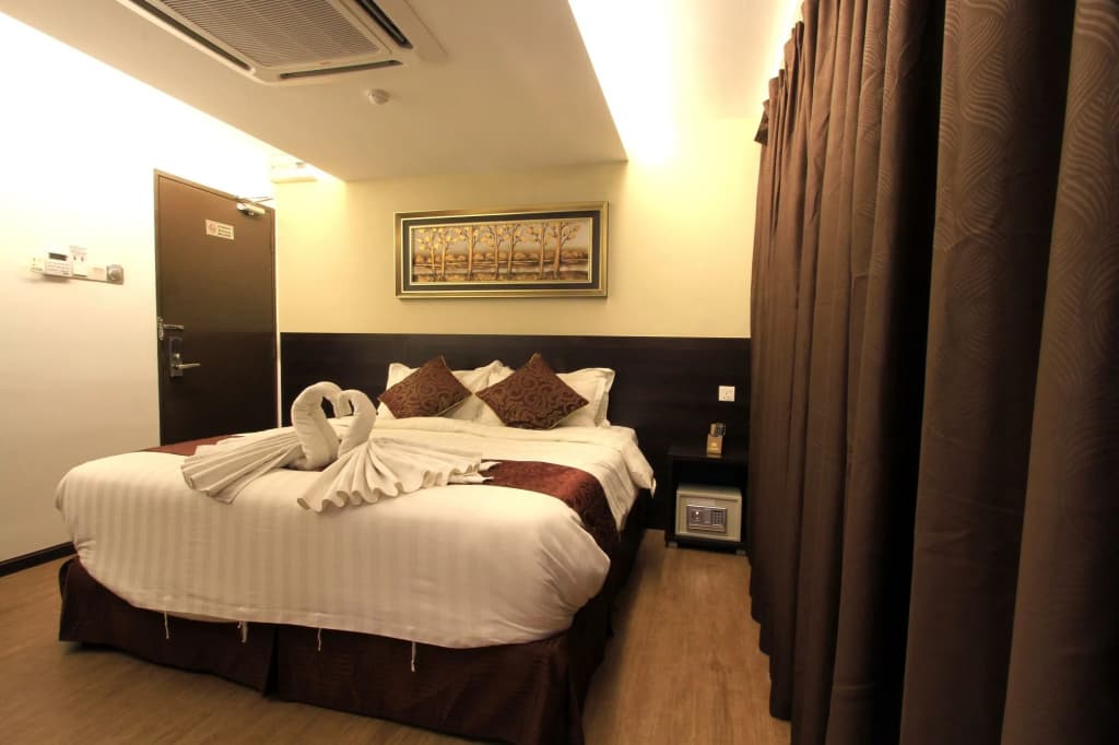J Suites Hotel - photo 6