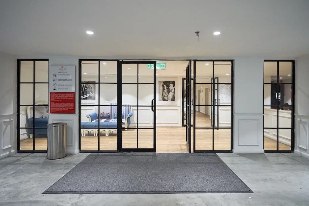 OYO Home 44050 Essential Studio Empire Marriot - photo 13
