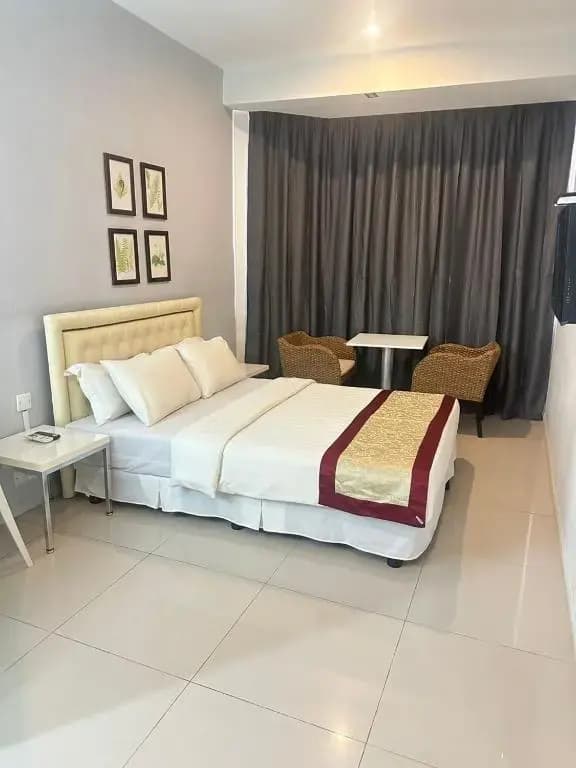 Kingsman Boutique Hotel - photo 2