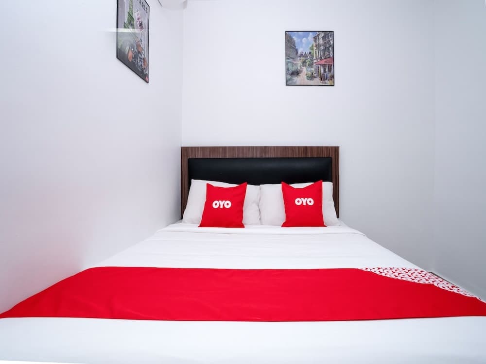 VRM Hotel by OYO Rooms - photo 6