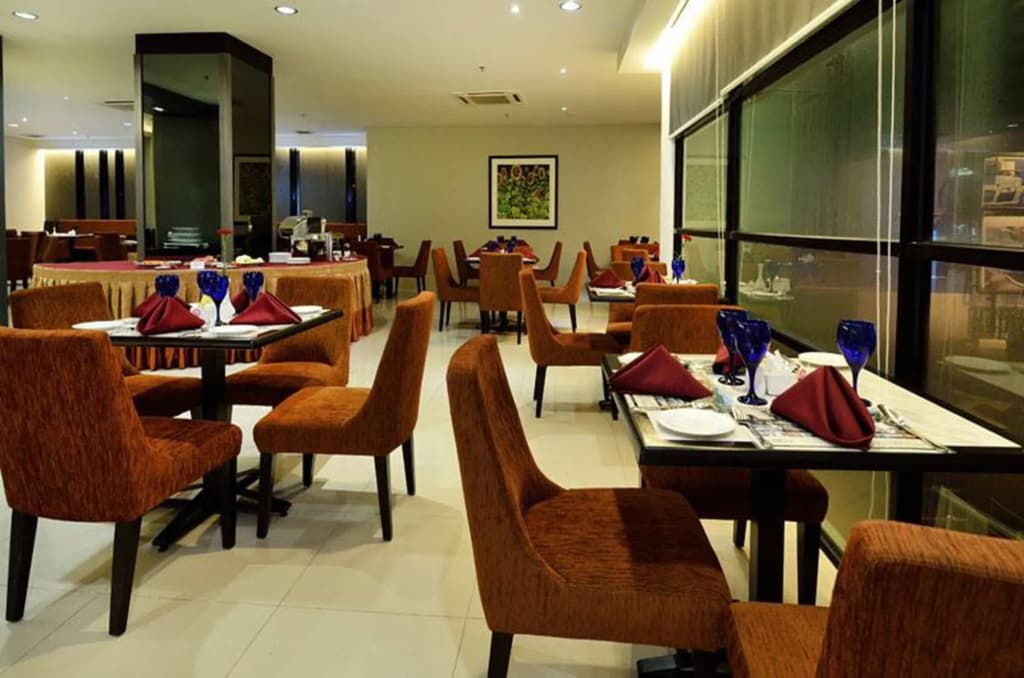 Holiday Villa Hotel & Suites - photo 23
