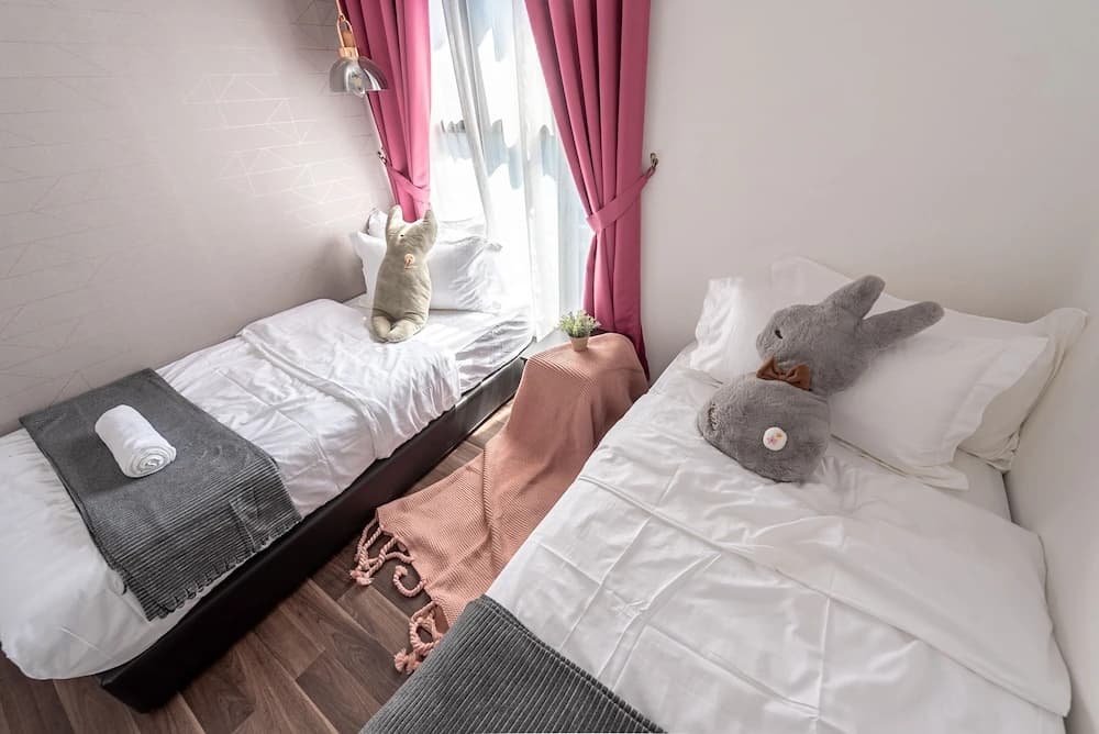 3BR Homestay with Pool View Bukit Rimau - photo 2