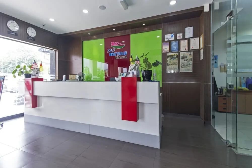 OYO 498 D&F Boutique Hotel Senawang - photo 2