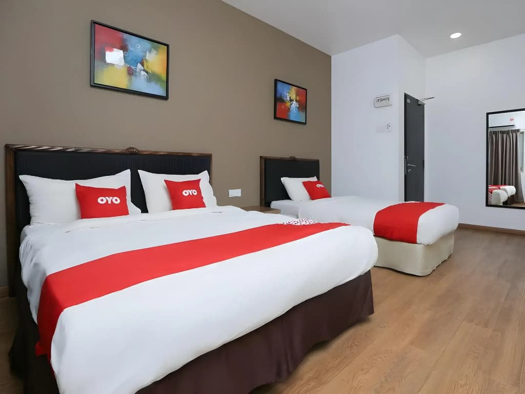 OYO 89915 East Mount Hotel - photo 1