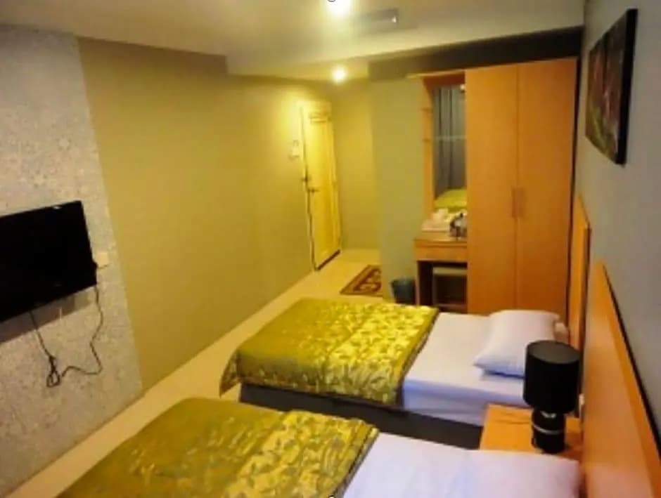 Hotel Budget Lestari - photo 2