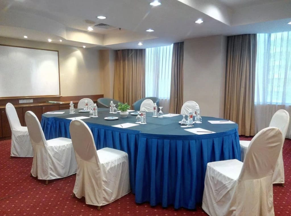 Mandarin Court Hotel - photo 20