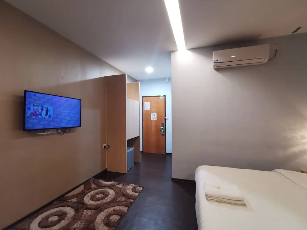 OYO 89423 Zenz Hotel - photo 11