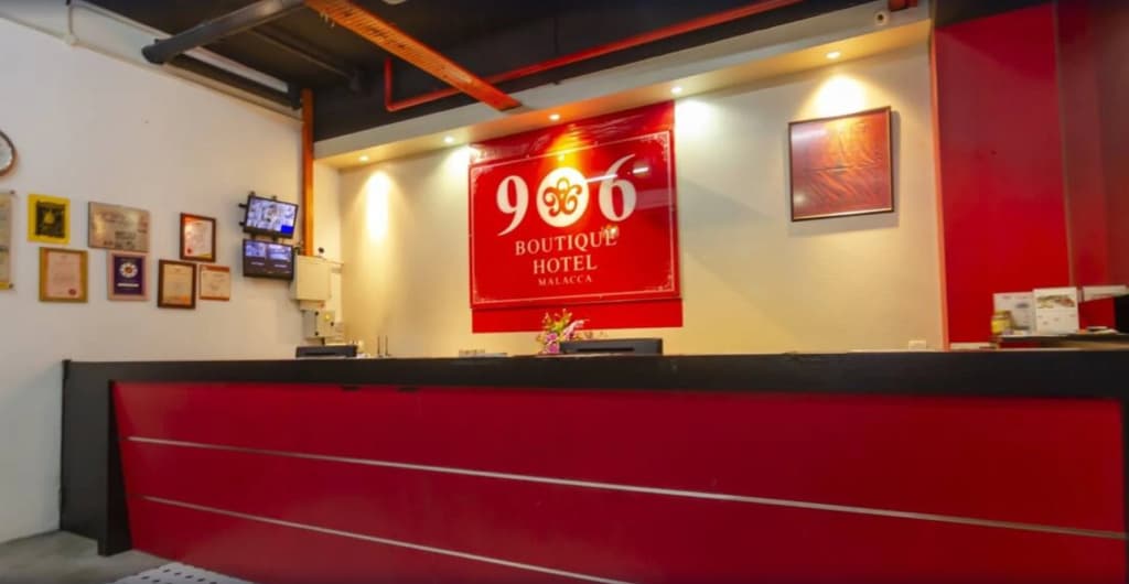 906 Hotel Kota Laksamana - photo 2