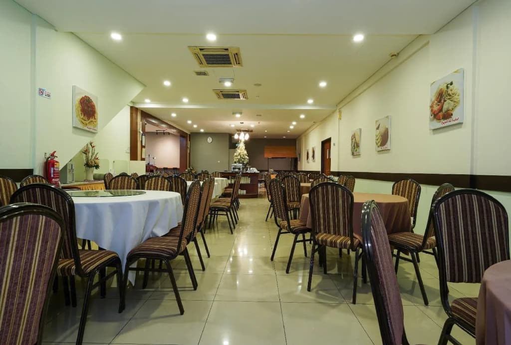 OYO 43955 N9 Business Hotel - photo 17