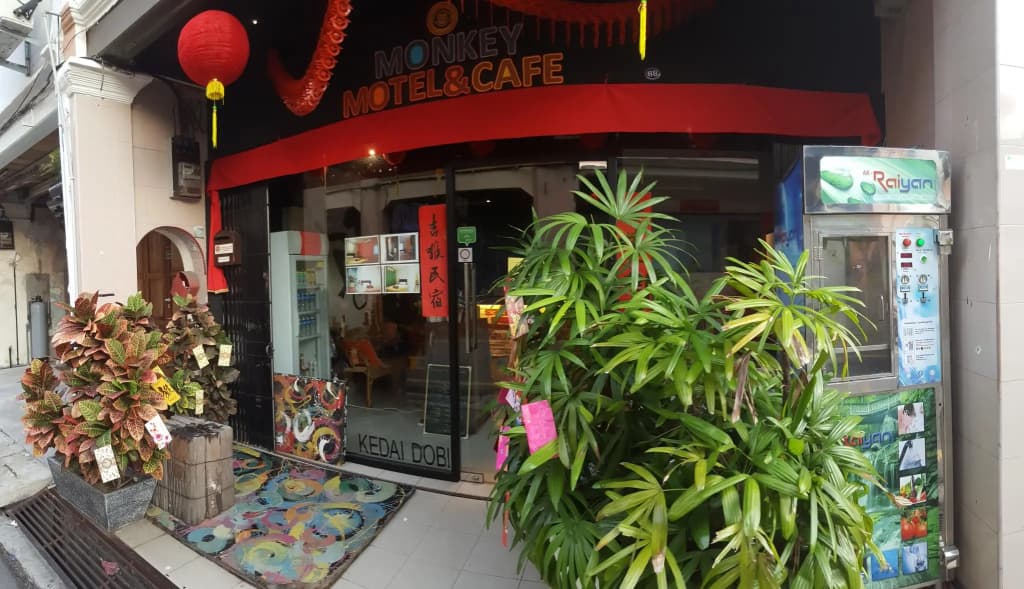 Monkey Motel & Café - photo 17